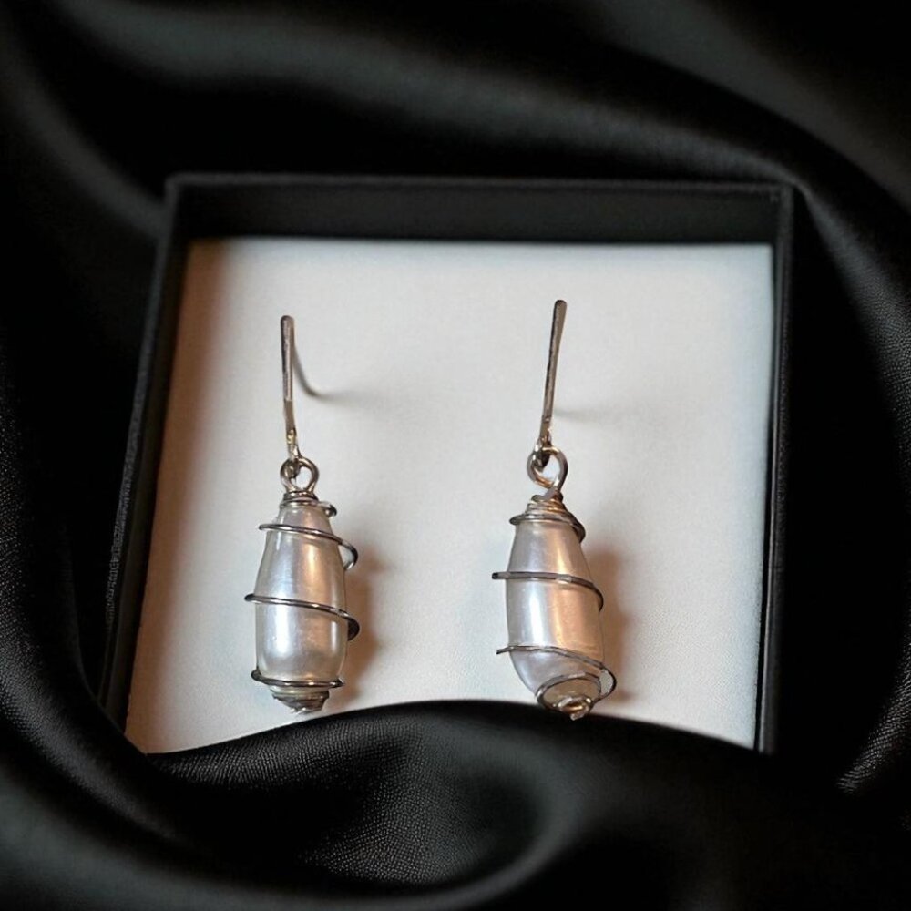 Vintage 70s Sarah Coventry Caged Pearl Clip-On Earrings